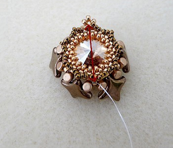 Tutoriel sautoir pompon DIY avec des perles en verre Star Beads Amos Minos et perles Miyuki Delicas