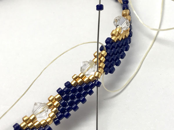 DIY peyote weaving bangle bracelet with Miyuki Delicas beads : Step 18