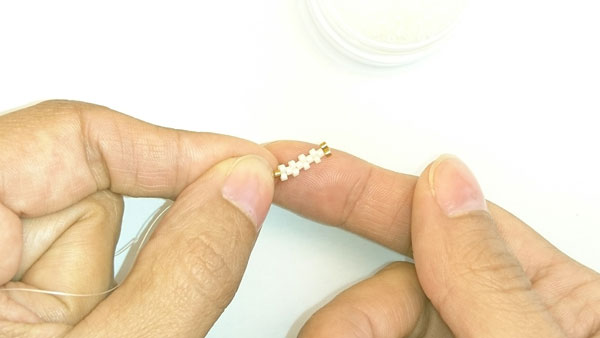 DIY peyote woven ring crossed in miyuki beads : Step 3 DIY peyote woven ring crossed in miyuki beads : Step 3