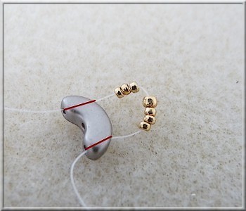 Amos®, Arcos® and Ios® glass beads necklace by Puca : Step 1