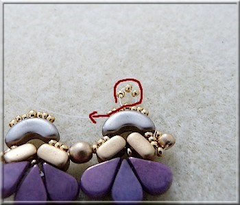 Amos®, Arcos® and Ios® glass beads necklace by Puca : Step 20