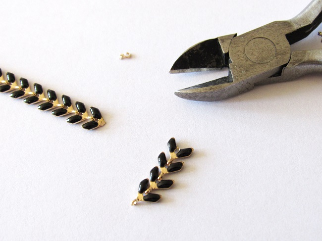 Earrings with Gold Filled pendant and herringbone chain : Step 1