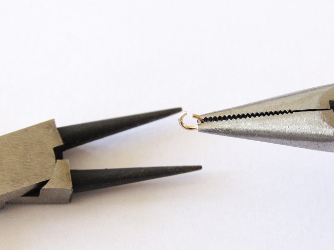 Earrings with Gold Filled pendant and herringbone chain : Step 2