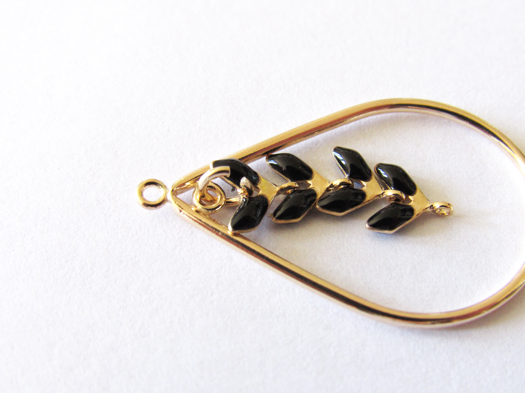 Earrings with Gold Filled pendant and herringbone chain : Step 3
