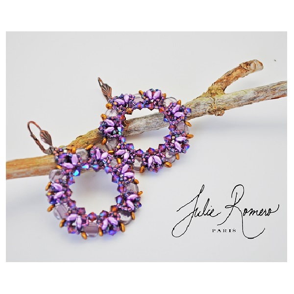 Purple earrings with superduo miniduo honeycomb beads by Julie Roméro
