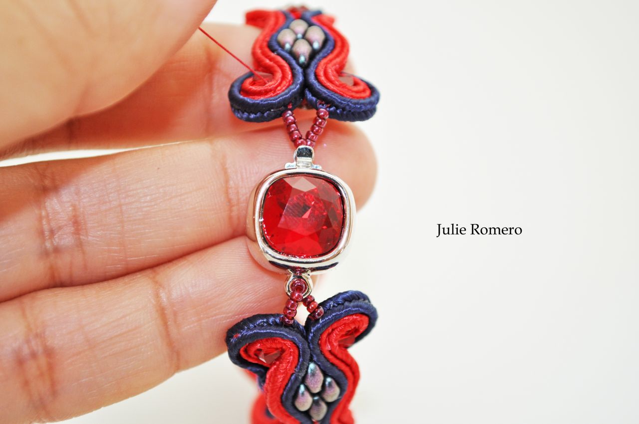 Bracelet in soutache and PureCrystal crystals : Step 21 Bracelet in soutache and PureCrystal crystals : Step 21