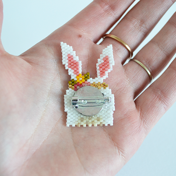 Miyuki Delicas beaded brick stitch rabbit brooch : Step 2 Miyuki Delicas beaded brick stitch rabbit brooch : Step 2