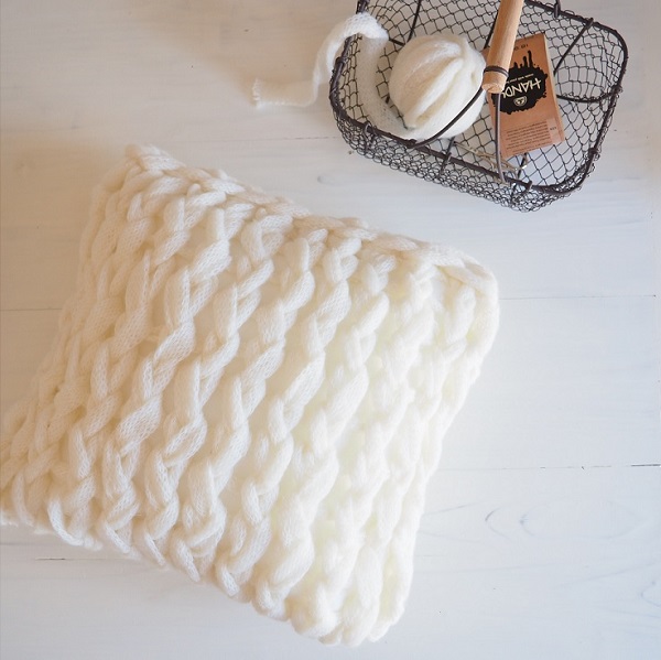 Handy wool cushion DMC