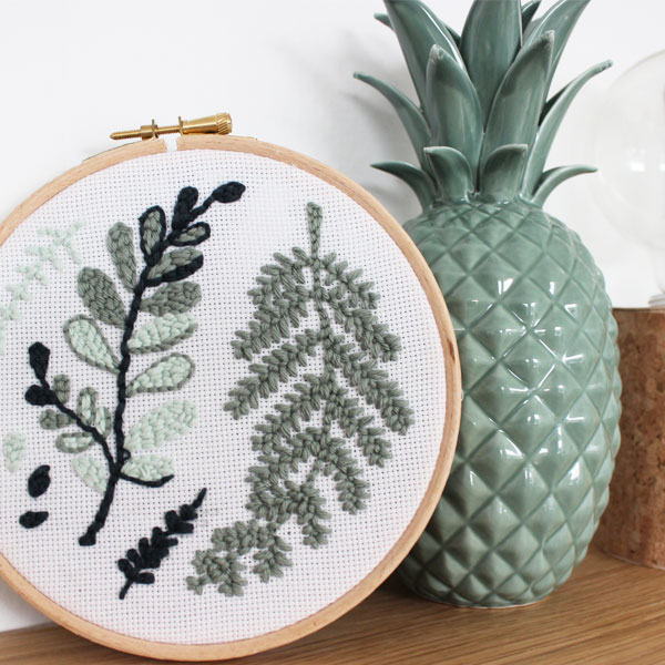 Video tutorial Punch Needle: how to use a magic needle?