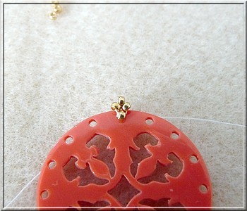 Cheyenne openwork plexiglass pendant with glass beads by Puca : Step 5