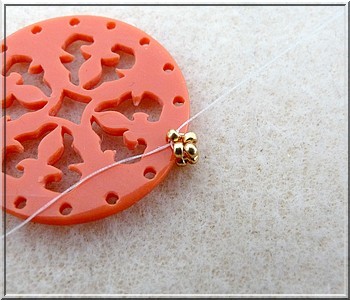 Cheyenne openwork plexiglass pendant with glass beads by Puca : Step 7