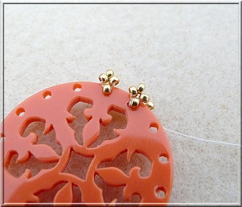 Schéma gratuit Puca pendentif Cheyenne tissage de perles en verre tchèques Arcos et Minos autour d'un intercalaire multirangs ajouré en plexiglas