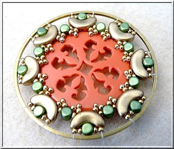 Cheyenne openwork plexiglass pendant with glass beads by Puca : Step 22