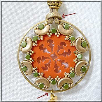 Cheyenne openwork plexiglass pendant with glass beads by Puca : Step 23