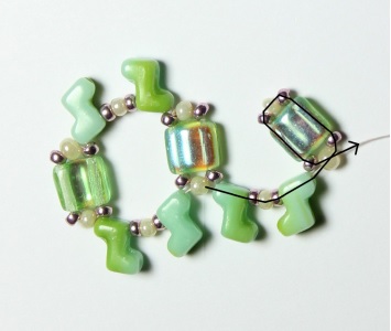 tutorial-wrist Zorro-beads-silky-beads-06