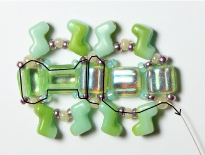 tutorial-wrist Zorro-beads-silky-beads-09