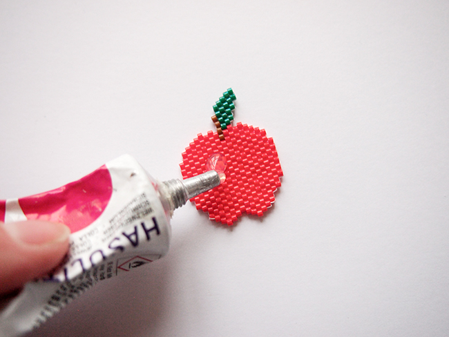 Big Apple brooch with brick stitch weave : Step 5