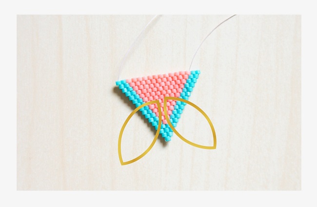 tutoriel-collier-tissage-brick-stitch-triangle-plumes-05
