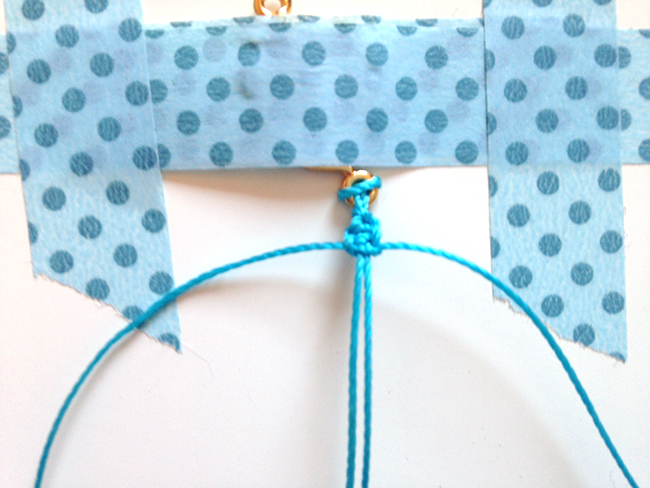 tutoriel-facile-bracelet-intercalaire_philondendron-pompon-jaune-03