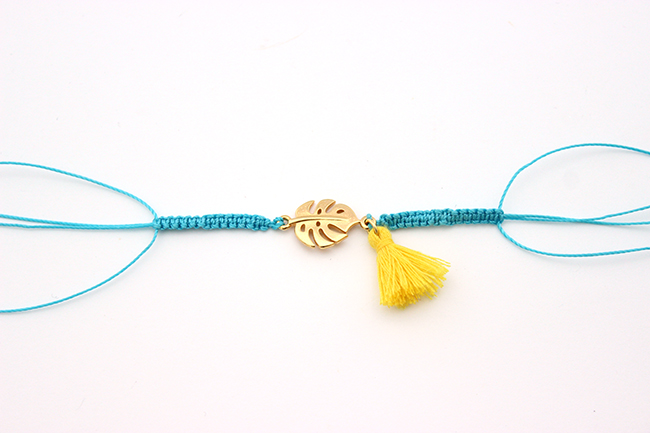 Intercalary philodendron bracelet with macramé knots : Step 4