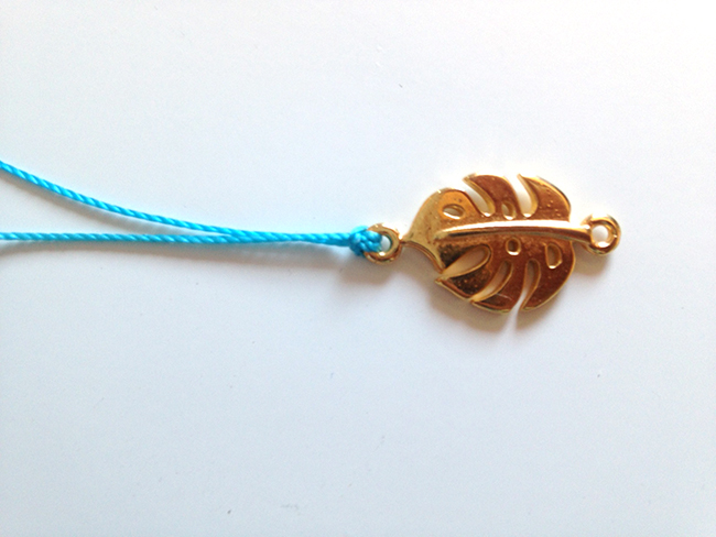 Intercalary philodendron bracelet with macramé knots : Step 1
