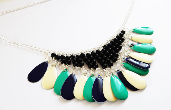 Collier_Sequins_Gouttes_email_epoxy_et_Perles_rondes-12 Collier_Sequins_Gouttes_email_epoxy_et_Perles_rondes-12