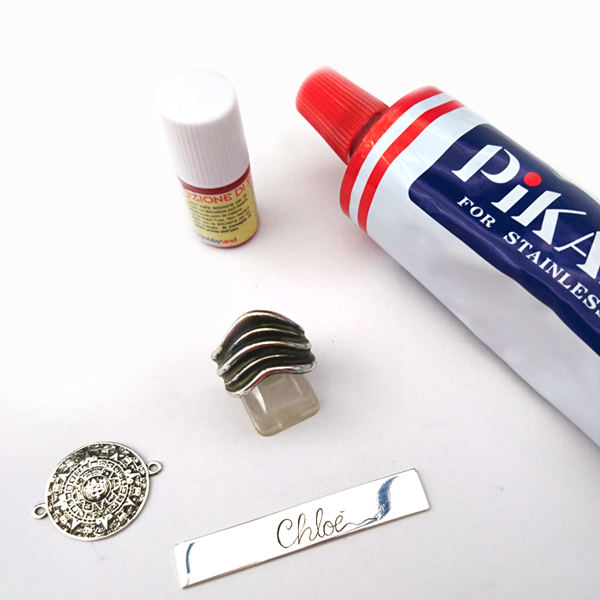 Schema How to skate and polish silver and engravings to get an aged silver effect? Schema How to skate and polish silver and engravings to get an aged silver effect?