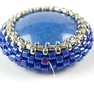 etape 10 - Bague Pam perles en verre Piros Puca