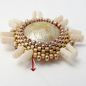 &eacute;tape 12 - boucles d'oreilles Aliona cabochon et perles en verre Piros par Puca &reg;