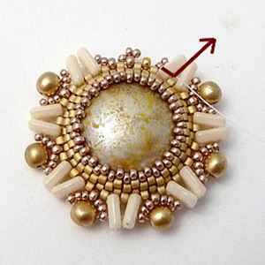 &eacute;tape 20 - boucles d'oreilles Aliona cabochon et perles en verre Piros par Puca &reg;