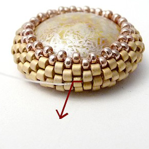 &eacute;tape 5 - boucles d'oreilles Aliona cabochon et perles en verre Piros par Puca &reg;