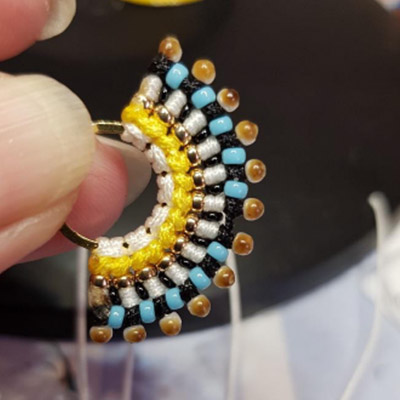 step 5-5Earrings-pendants-chin-rockeries-knots