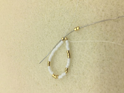 DIY Chic 3D triangle weaving earrings by Miyuki Delicas 11/0 : Step 3