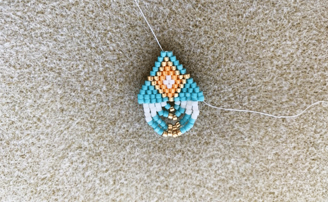 etape 4-3 boucles oreilles g&eacute;om&eacute;triques en perles Miyuki D&eacute;licas 11/0