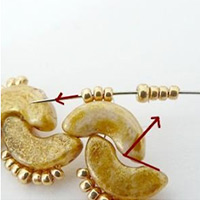 Step 5 - For You bracelet in glass beads by Puca