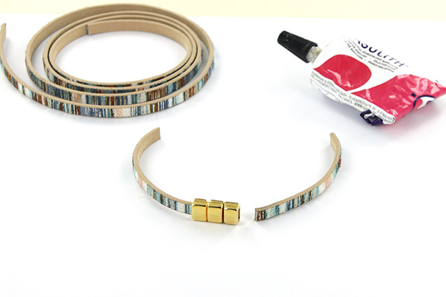 Bracelet stick the cord in the clasp