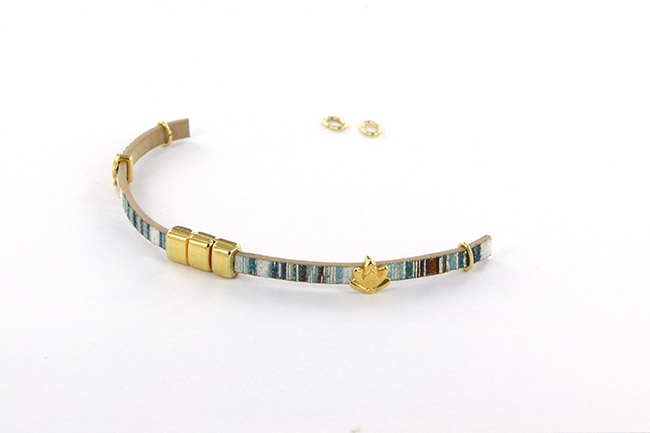 Bracelet pass pushers on cord