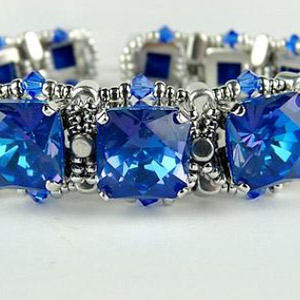 step 22-bracelet-crystals-PureCrystal-pearls-glass-Puca