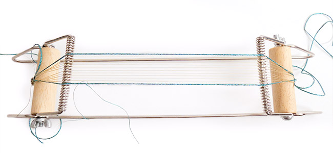 Miyuki weaving bracelet and shiny threads Amethyst stone step 1