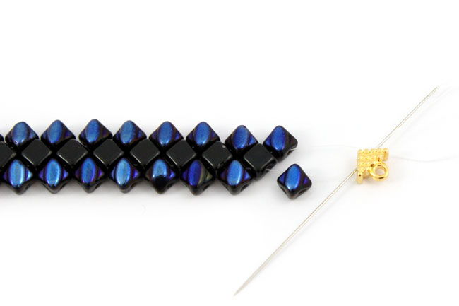 Silky Beads glass bead bracelet with special tips : Step 4