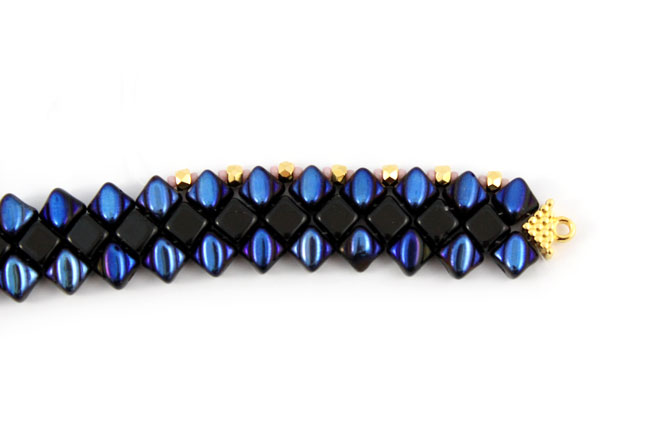 Silky Beads glass bead bracelet with special tips : Step 5