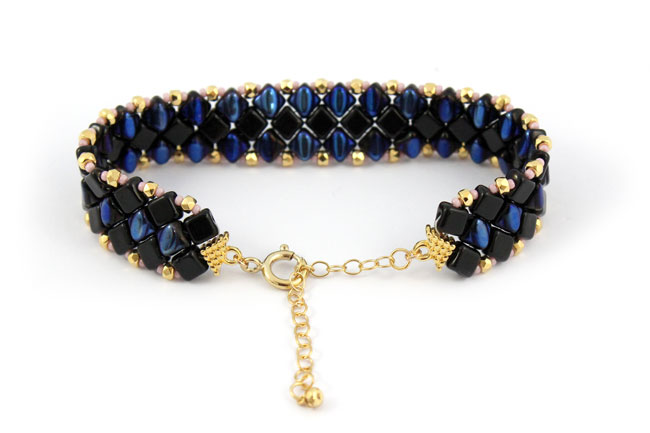 Silky Beads glass bead bracelet with special tips : Step 6