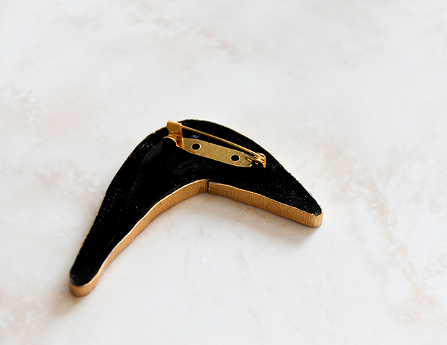 DIY toucan resin pin step 6 pin