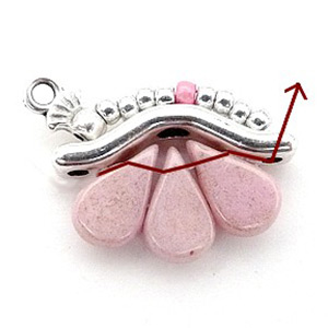 Lucie Necklace with Bowtrio spacer and Amos glass beads by Puca : Step 4 Lucie Necklace with Bowtrio spacer and Amos glass beads by Puca : Step 4