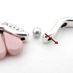 Lucie Necklace with Bowtrio spacer and Amos glass beads by Puca : Step 5 Lucie Necklace with Bowtrio spacer and Amos glass beads by Puca : Step 5