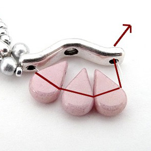 Lucie Necklace with Bowtrio spacer and Amos glass beads by Puca : Step 7 Lucie Necklace with Bowtrio spacer and Amos glass beads by Puca : Step 7