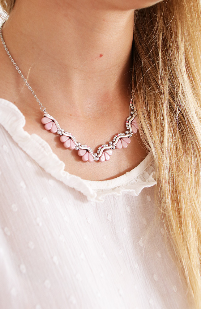 Schema  Lucie necklace with Bowtrio spacer and Amos glass beads by Puca