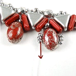 step 15 - Pacome glass pearl necklace Piros Puca