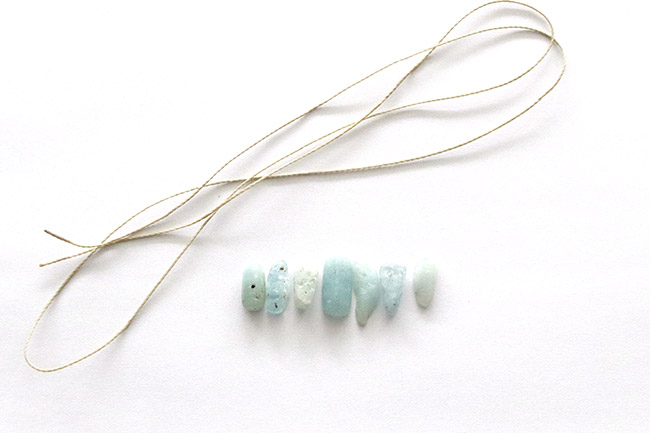 Fine aquamarine and macrame necklace : Step 1