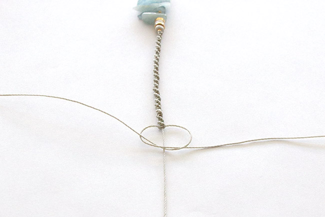 Fine aquamarine and macrame necklace : Step 5